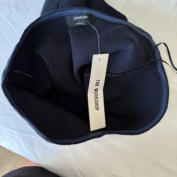 Elegant Navy Strapless Ribbed Crop Top - Picture 4 of 4